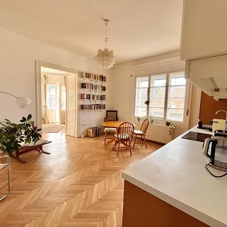 Gazde/Camere de închiriat Cosy On Buda Side *